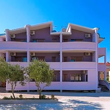 Ξενοδοχείο Mara 3*
